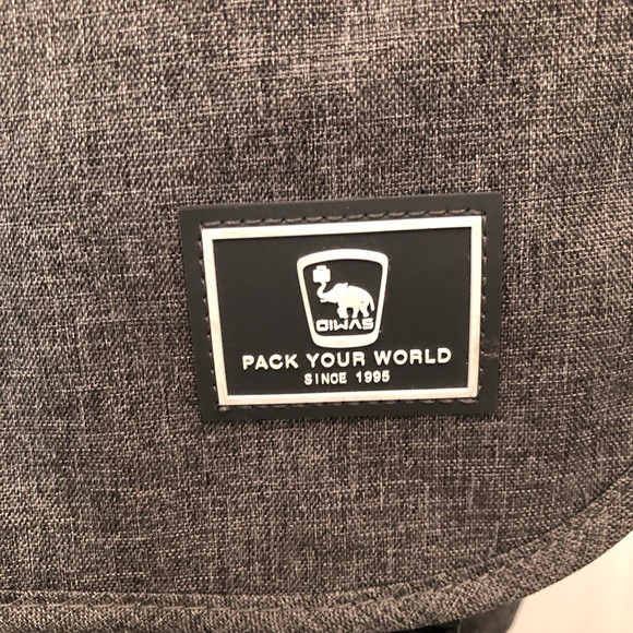 Oiwas Messenger Bag - Picture 8 of 16